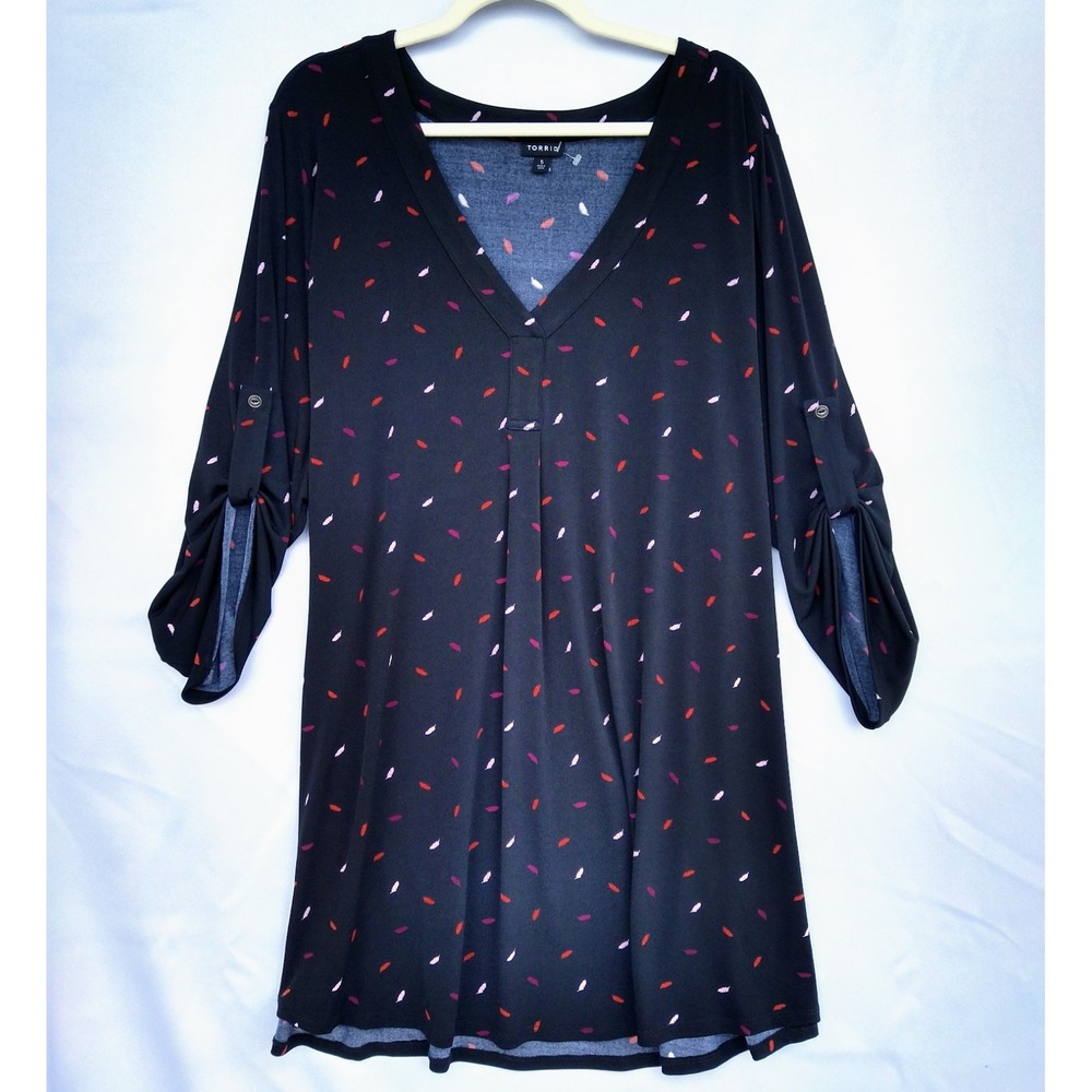 NWOT Torrid sz 5 5X Black V-Neck Tunic Feather Pattern Boho Chic Edgy Casual